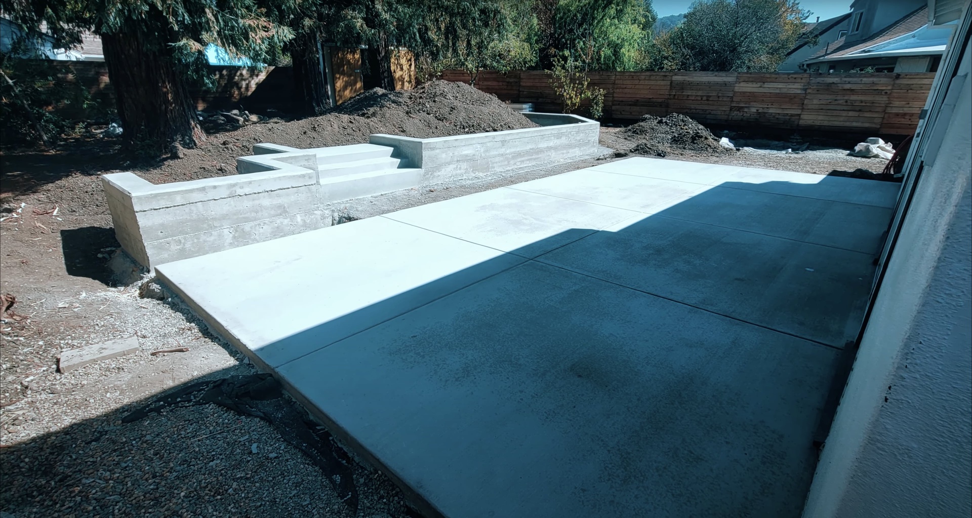 Residential concrete slab and retaining wall construction Large concrete slab and retaining wall installation for residential project